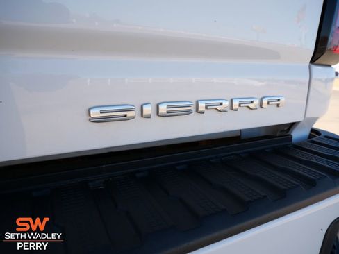 Used 2022 GMC Sierra 3500 Denali w/ Denali Ultimate Package image 9