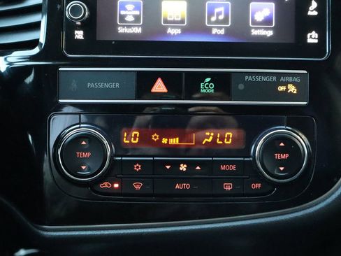 Used 2019 Mitsubishi Outlander SE image 24