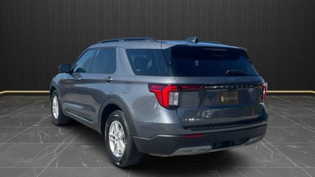 Used 2025 Ford Explorer Active w/ Active Comfort Package RWD image 4