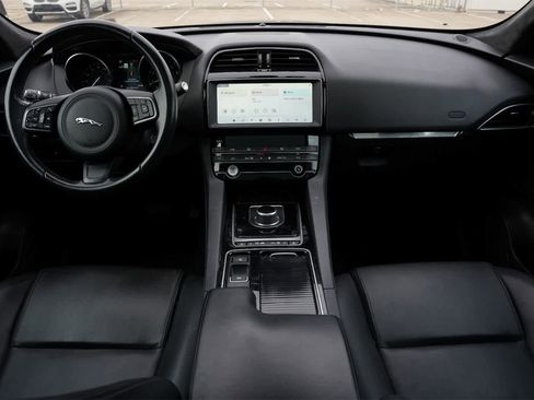 Used 2020 Jaguar F-PACE Premium image 7