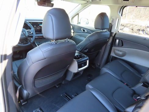 New 2026 Kia Carnival EX FWD image 22