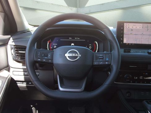 Used 2025 Nissan Rogue Platinum w/ Platinum Premium Package AWD/4WD image 26