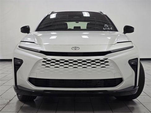 New 2025 Toyota Crown Signia image 9