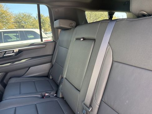 Used 2026 Chevrolet Suburban LT image 6