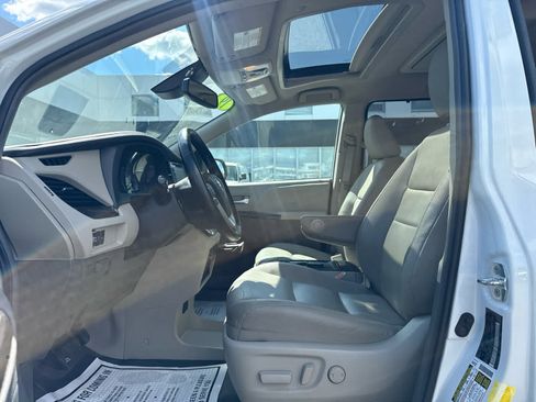 Used 2019 Toyota Sienna XLE Premium AWD/4WD image 14