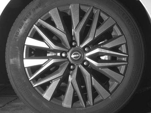 Used 2025 Nissan Altima 2.5 SV image 13