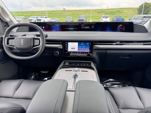 New 2027 Lincoln Navigator Premiere AWD/4WD image 13