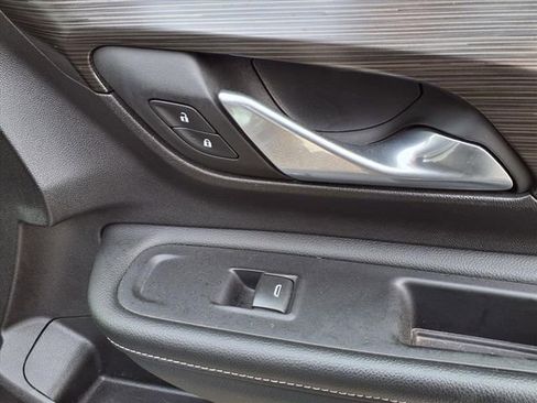 Used 2024 GMC Terrain SLT image 22