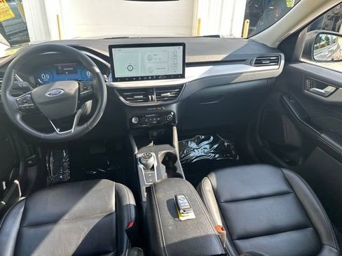 Used 2025 Ford Escape Platinum AWD/4WD image 17