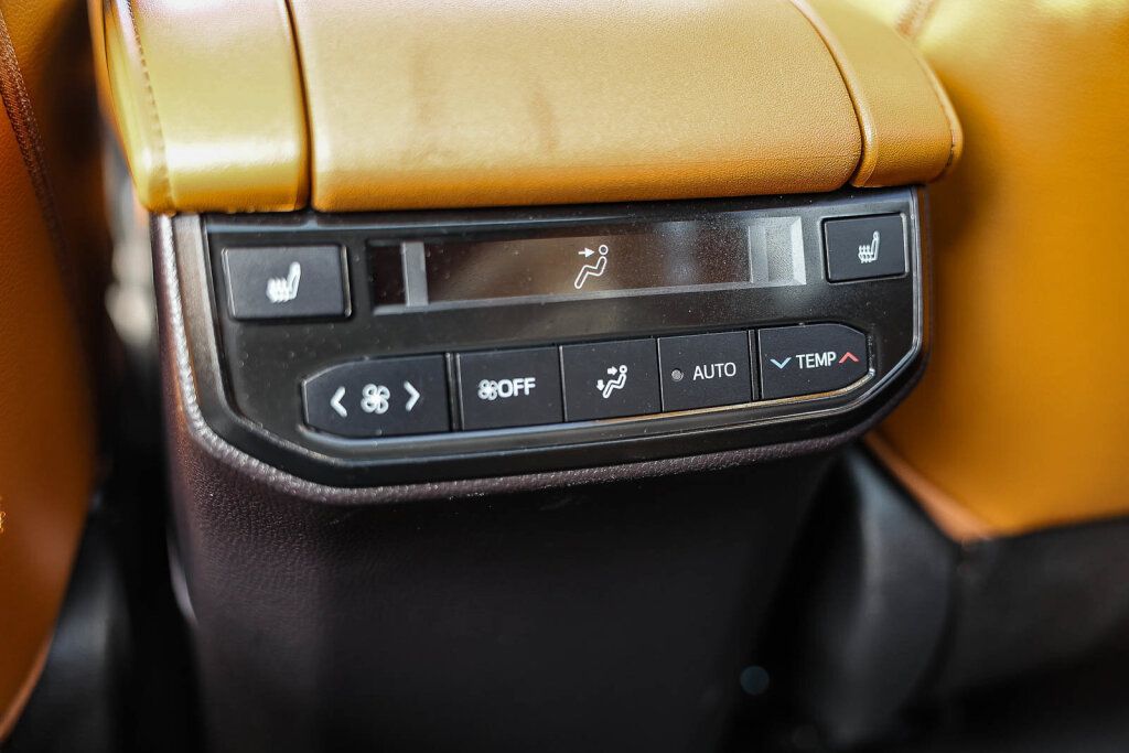 Used 2023 Toyota Highlander Platinum AWD/4WD image 7
