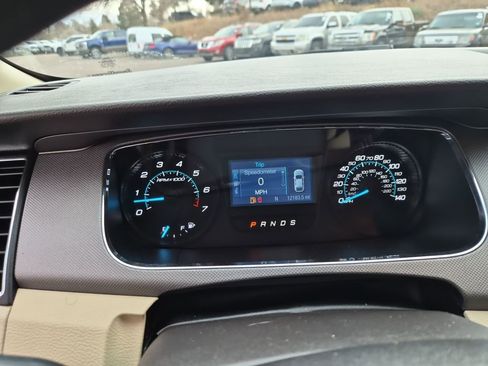Used 2019 Ford Taurus SE image 14
