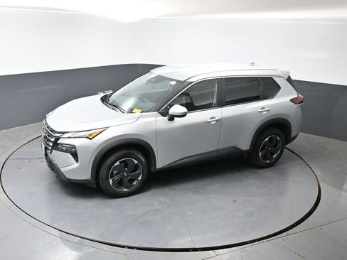 Used 2025 Nissan Rogue SV AWD/4WD image 43