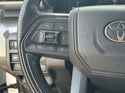 Certified 2025 Toyota Tacoma SR5 AWD/4WD image 18