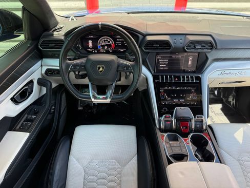 Used 2019 Lamborghini Urus AWD/4WD image 32