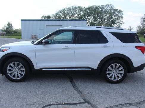 Used 2020 Ford Explorer Limited w/ Class III Trailer Tow Package AWD/4WD image 2