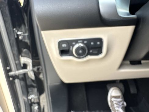 Used 2022 Mercedes-Benz GLB 250 image 28