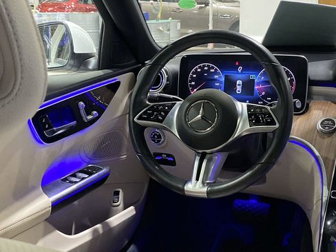 Used 2018 Mercedes-Benz GLC 300 GLC 300 w/ Premium Package image 3