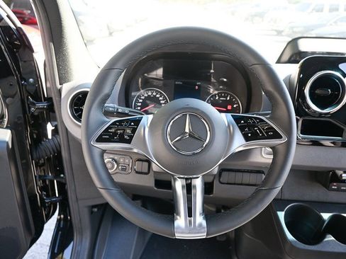 Used 2025 Mercedes-Benz Sprinter 2500 image 2