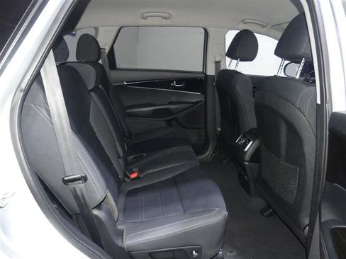 Used 2020 Kia Sorento LX w/ LX I4 Convenience Package image 26