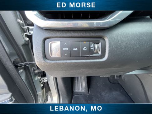 Certified 2026 GMC Acadia Elevation w/ Elevation Premium Package AWD/4WD image 17