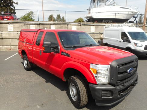 Used 2014 Ford F250 XL w/ Power Equipment Group AWD/4WD image 3