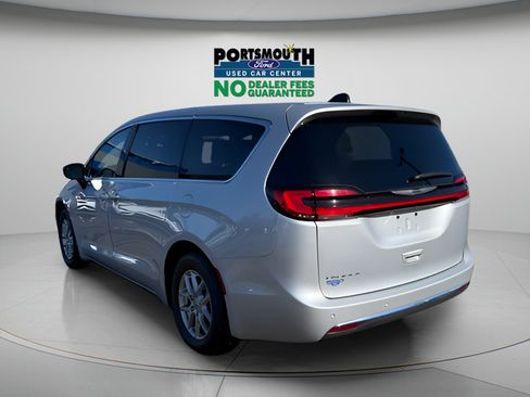Used 2024 Chrysler Pacifica Touring-L FWD image 25