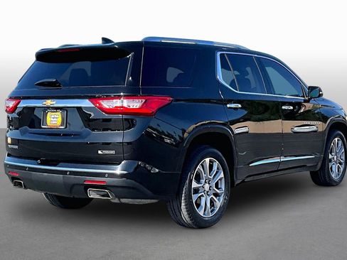 Used 2018 Chevrolet Traverse Premier FWD image 2