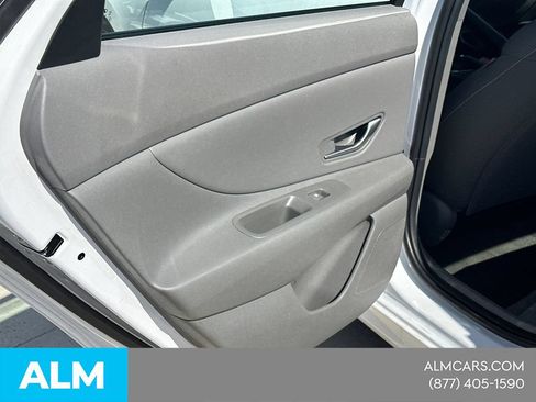 Used 2025 Hyundai Elantra Sport FWD image 24