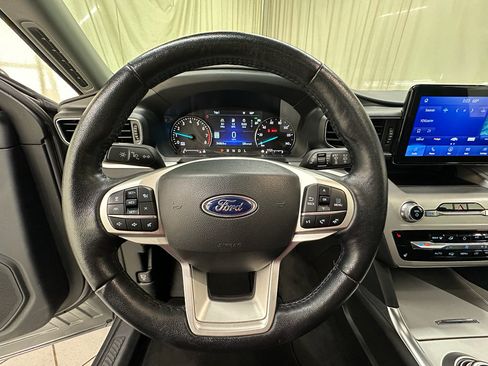 Used 2022 Ford Explorer XLT w/ Equipment Group 202A AWD/4WD image 34