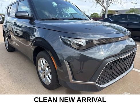 Used 2025 Kia Soul LX w/ LX Technology Package image 3