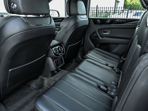 Used 2020 Bentley Bentayga AWD/4WD image 25