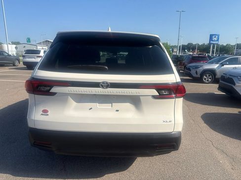 Used 2024 Toyota Grand Highlander AWD image 6