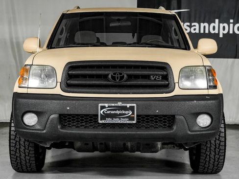 Used 2004 Toyota Sequoia SR5 w/ Convenience Pkg RWD image 3