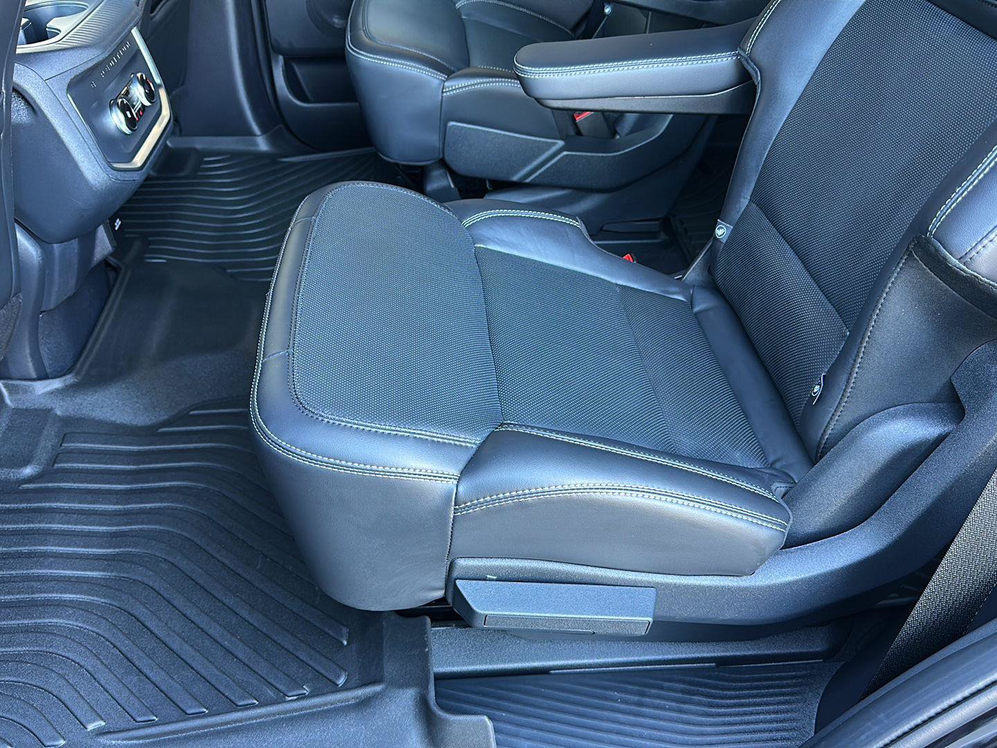 Certified 2025 Ford Expedition Platinum w/ Stealth Appearance Package AWD/4WD image 23