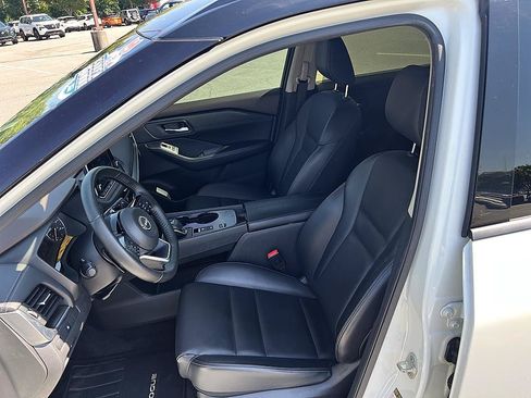 Certified 2023 Nissan Rogue SV w/ SV Premium B Package FWD image 13