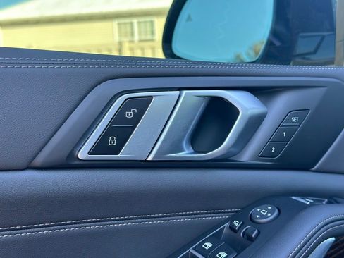 Used 2025 BMW X5 xDrive50e w/ M Sport Package image 21