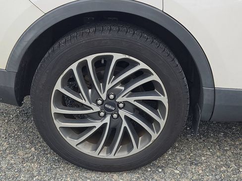 Used 2019 Lincoln Nautilus Reserve AWD/4WD image 11