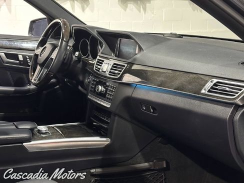 Used 2014 Mercedes-Benz E 550 4MATIC Sedan image 19
