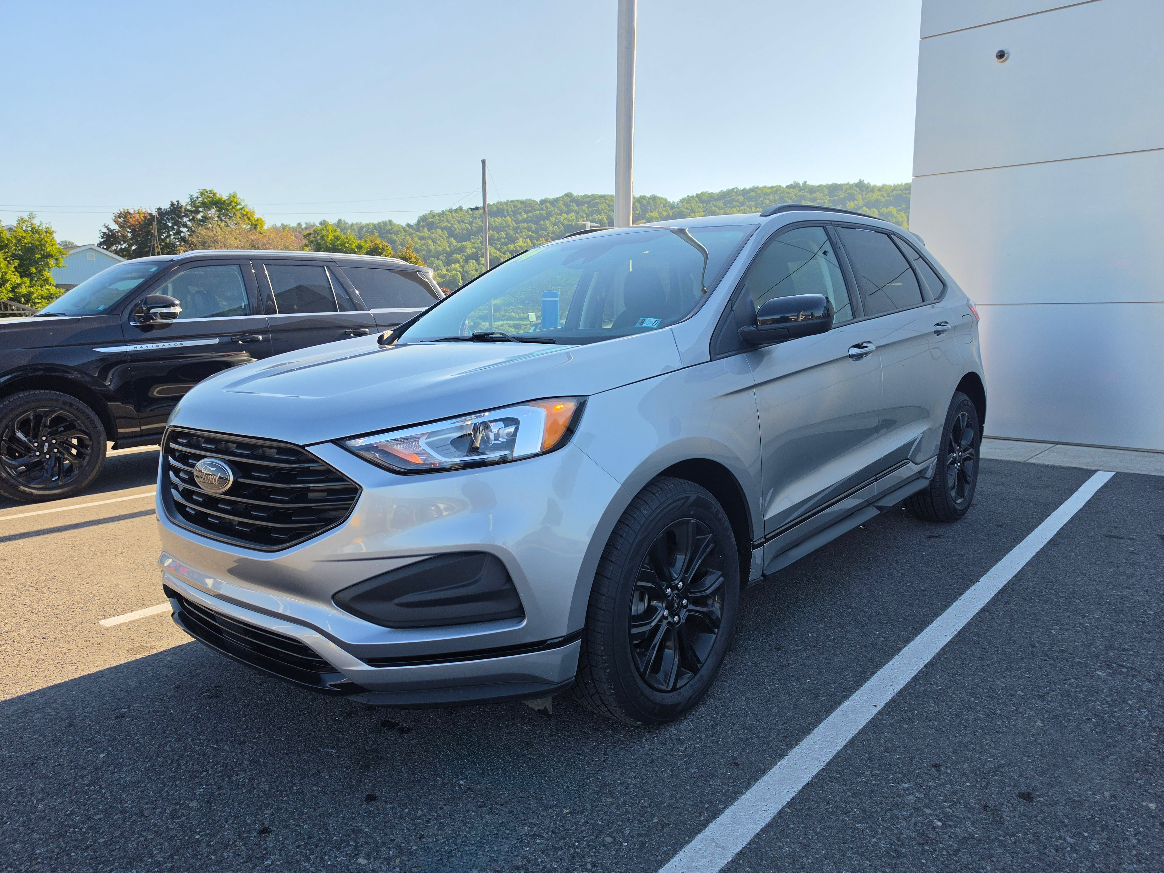 Used 2024 Ford Edge SE w/ Black Appearance Package AWD/4WD image 8