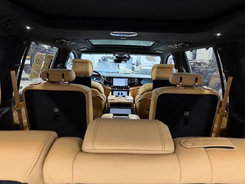 Used 2022 Jeep Grand Wagoneer Series III w/ Rear Seat Video Group 1 image 16