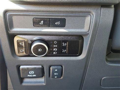 Used 2024 Ford Expedition Platinum image 18