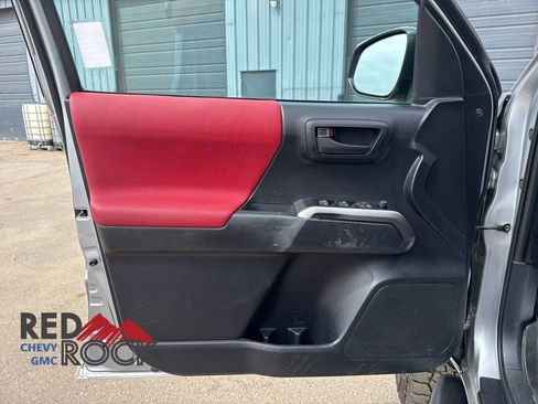 Used 2021 Toyota Tacoma SR5 AWD/4WD image 15