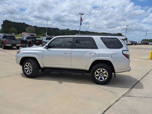 Used 2022 Toyota 4Runner TRD Off-Road AWD/4WD image 5