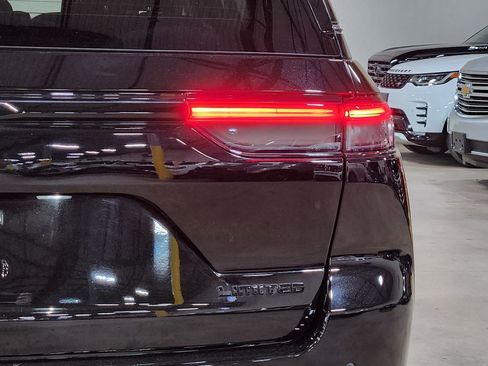 Used 2023 Jeep Grand Cherokee Limited w/ Luxury Tech Group II image 22