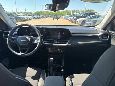 Used 2025 Chevrolet TrailBlazer LS w/ LS Convenience Package FWD image 45