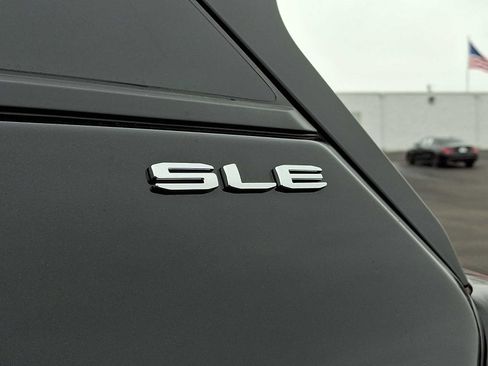 Used 2023 GMC Terrain SLE w/ Driver Convenience Package image 31