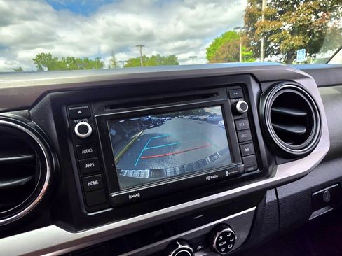 Used 2017 Toyota Tacoma SR5 w/ Tow Package AWD/4WD image 17