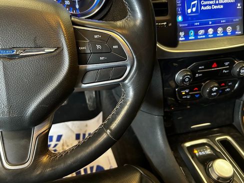 Used 2021 Chrysler 300 Touring L image 10