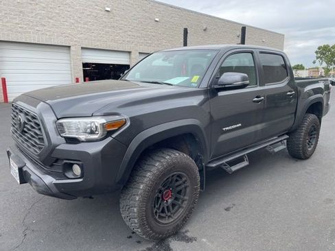 Used 2023 Toyota Tacoma TRD Off-Road image 4