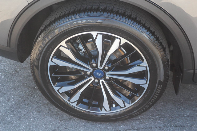 Used 2021 Ford Escape SE w/ SE Sport Appearance Package FWD image 11
